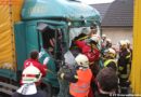 Oö: Schwerer Lkw-Unfall mit eingeklemmter Person in Unterweitersdorf