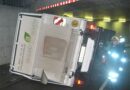 Nö: Lkw schlitterte nach Anprall seitlich liegend in Unterführung in Aschbach