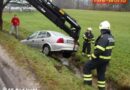 Oö: Fahrzeugbergung aus Bachbett in Bad Ischl