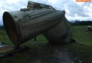 Oö: Silo von Kyrill massiv beschädigt – Feuerwehr „fällte“ ihn