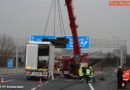 Nö: Sattelschlepper verliert 16t Maschinenteil auf S1
