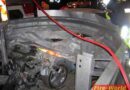 Oö: Fahrzeuglenker im Wrack eingeklemmt