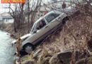 Oö: Fahrzeug rollte über eine Böschung in den Fluss