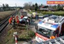 Nö: Pkw gegen Güterzug in Neureisenberg – 2 Personen eingeschlossen