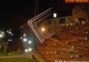 Oö: Holztransporter in Aurolzmünster mit Haus kollidiert