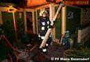 Nö: Brand einer Gartenhütte mit Sauna  – Erstmaßnahmen mit Gartenschlauch
