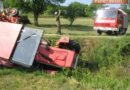 Oö: Bergung eines umgestürzten Traktors durch die FF Irndorf