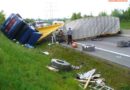 Oö: Sattelschlepper lag bei Meggenhofen quer über die A8