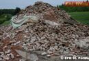 Nö: Feuerwehr macht 32-Meter-Schlot dem Erdboden gleich