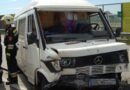 Nö: Kleinbus prallte auf der A1 gegen Betonleitschiene
