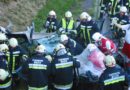 Oö: Drei Bergegeräte bei schwerem Unfall bei Pinsdorf im Einsatz