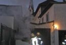 Oö: Brand eines mit Holz beladenen Anhängers in Schwanenstadt