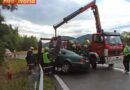 Nö: Pkw auf Leitschiene