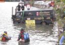Stmk: Feuerwehrmann stürzt mit Kleinbus in Grundlsee