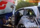 Nö: Pkw von Zug in Brunn/Schneebergbahn mitgeschliffen