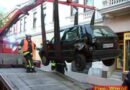 Nö: Pkw rammt zwei parkende Fahrzeuge