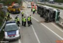 Nö: 350 Kisten Bier im Kreisverkehr von Schwechat & Lkw-Umsturz