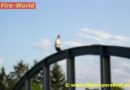 Nö: Person auf Brückenkonstruktion in Wampersdorf