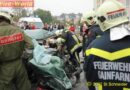 Nö: Frontalzusammenstoß Pkw gegen Lkw -> Lenker eingeklemmt