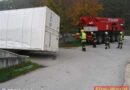 Oö: Bergung eines Lkw-Anhängers in Lenzing
