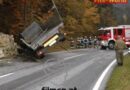 Stmk: Sattelschlepperunfall mit eingeklemmter Person bei Mürzsteg