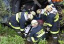 Oö: Einsatzübung: Schwerer Verkehrsunfall in unwegsamen Gelände
