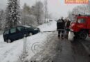 Nö: Pkw rutscht bei Schneematsch in Steinhaus in den Graben