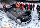 Nö: Auf Schneefahrbahn von Straße geflogen und am Dach gelandet