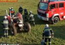 Tirol: Mann nach Traktorabsturz bei Kramsach eingeklemmt