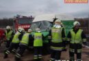 Nö: Kleinbus auf Raststation-Zufahrt ins Schleudern geraten und umgestürzt