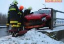 Nö: Pkw in Aschbach gegen Brückengeländer geprallt
