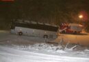Oö: Bergung eines Reisebusses auf Schneefahrbahn in Pierbach