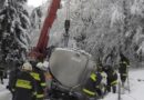 Oö: Milch-Transporter in Steinbach am Ziehberg im Graben gelandet