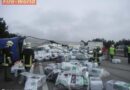 Nö: Sattelschlepper kollidierte mit Kleintransporter -> Anstrengendes Umladen