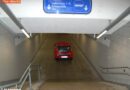 Nö: Frau parkte Auto in Fußgänger-Bahnhofsunterführung Amstetten ein!!!