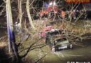 Oö: Pkw von anderem Auto in Wiesen angeschoben -> Beide Autos im Bach gelandet!