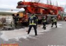 Nö: Ölaustritt aus Kranwagen in Sollenau