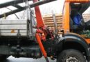 Tirol: Lkw mit Kran streifte Brücke in Schwaz und RK-Assistenz-Einsatz mit DLK