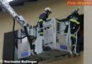 Oö: Personenrettung (eingeschlossene Frau) mit Teleskopmastbühne in Alkoven
