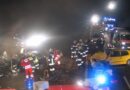 Oö: Schwerer Unfall bei Oftering mit 3 Pkw und einer eingeklemmten Person