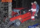 Oö: Mit Pkw gegen Baum geprallt -> 34-Jähriger eingeklemmt und getötet