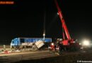 Nö: Reisebus bei Schwechat umgestürzt und mit Lkw kollidiert