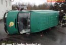 Nö: Transporter in Baden-Leesdorf zur Seite gekippt