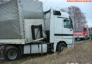 Nö: Lkw von Fahrbahn abgekommen und Verkehrsweg blockiert