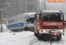 Oö: Lkw-Bergung im Schneegestöber auf der Großalm-Landesstraße