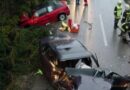 Oö: Unfall mit 3 Pkw und einer eingeklemmten Person in Pühret