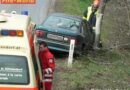 Nö: Pkw touchierte mehrere Bäume und landete im Straßengraben