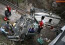 Tirol: Wohnwagen bei Unfall in zwei Teile gerissen -> Person eingeklemmt