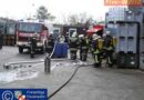 Nö: Brand in Müllwagen mit brennbaren Abfällen in Enzesfeld