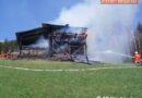 Sbg: Landw. Nebengebäude in Flammen und vermeintl. Lawinenabgang in Neukirchen/G